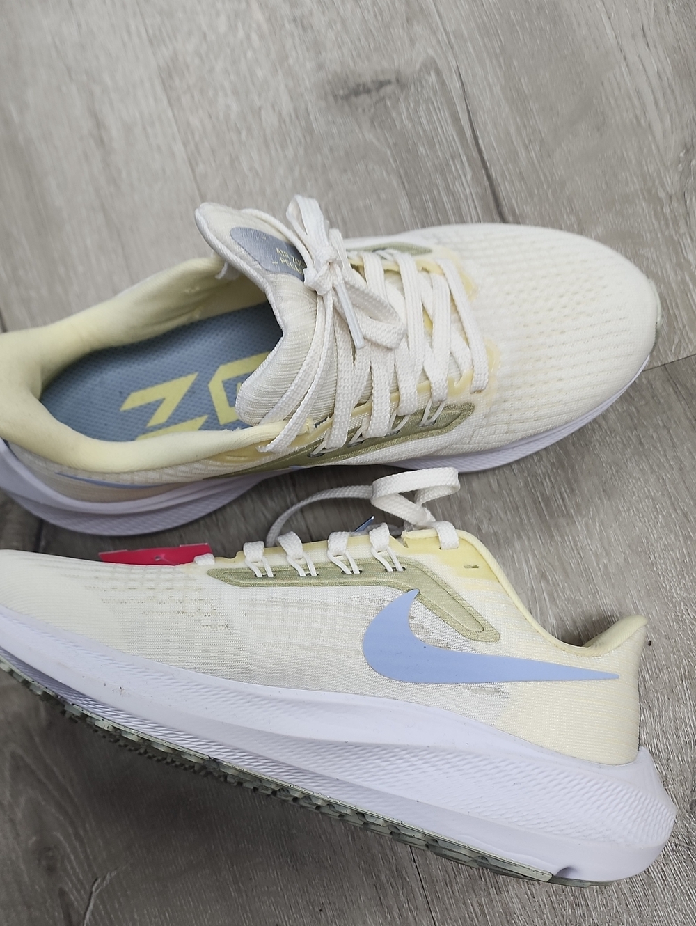 Nike Women’s Running Shoes - Cream/Light Yellow with Light Blue Swoosh